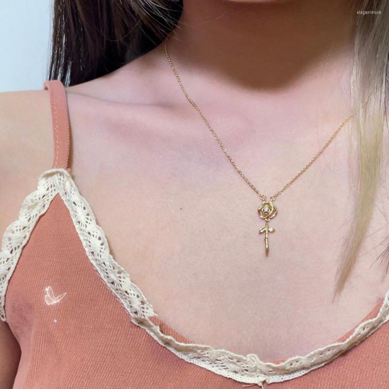 Pendant Necklaces Rose Flower Female Necklace Gold Plated Chic Kpop Style Zirconia Clavicle Chain Neck Choker Accessories Jewelry KCN039
Pendant Necklaces Rose Flower Female Necklace Gold Plated Chic Kpop Style Zirconia Clavicle Chain Neck Choker Accessories Jewelry KCN039