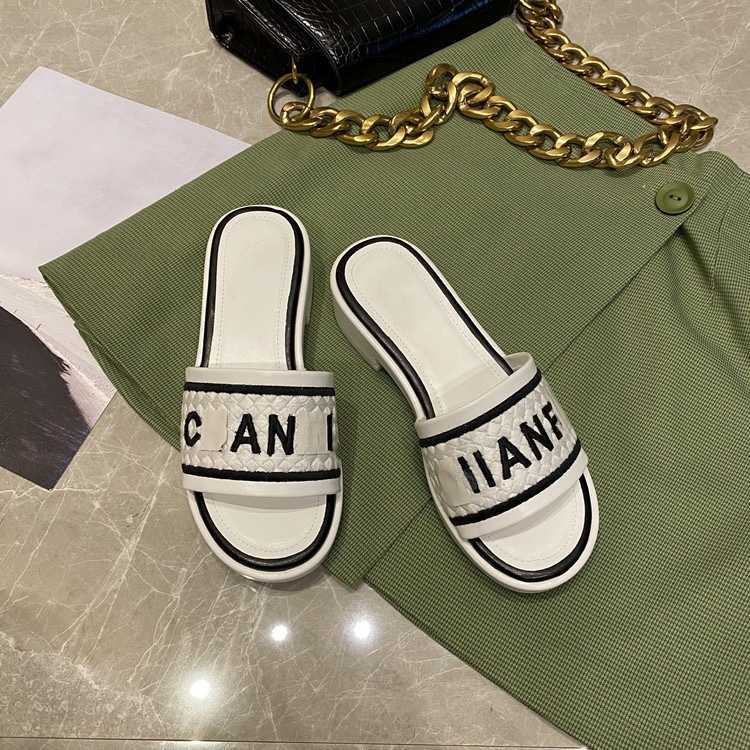 Designer Shoes Xiaoxiangfeng slope heel woven slippers 2023 new letter embroidered one word sandals wear thick heels to increase women's fashion, White3
Designer Shoes Xiaoxiangfeng slope heel woven slippers 2023 new letter embroidered one word sandals wear thick heels to increase women's fashion, White3