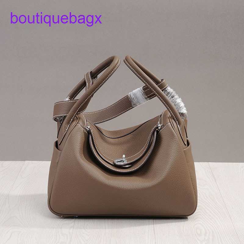 Designer Lindi Bags H ermes on sale 2023 spring and summer new medicine box big bag quality first layer cow leather shoulder hand women'sHave Real Logo, Cherry blossom powder 26cm (special
Designer Lindi Bags H ermes on sale 2023 spring and summer new medicine box big bag quality first layer cow leather shoulder hand women'sHave Real Logo, Cherry blossom powder 26cm (special