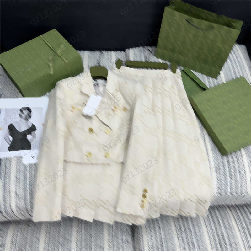 Letters Jacquard Two Piece Dress Front Metal Buckle Decorative Pocket Lapel Short Suit Jacket Matching High-waisted Slim Pleated Skirts Two Piece Dress Womens
Letters Jacquard Two Piece Dress Front Metal Buckle Decorative Pocket Lapel Short Suit Jacket Matching High-waisted Slim Pleated Skirts Two Piece Dress Womens