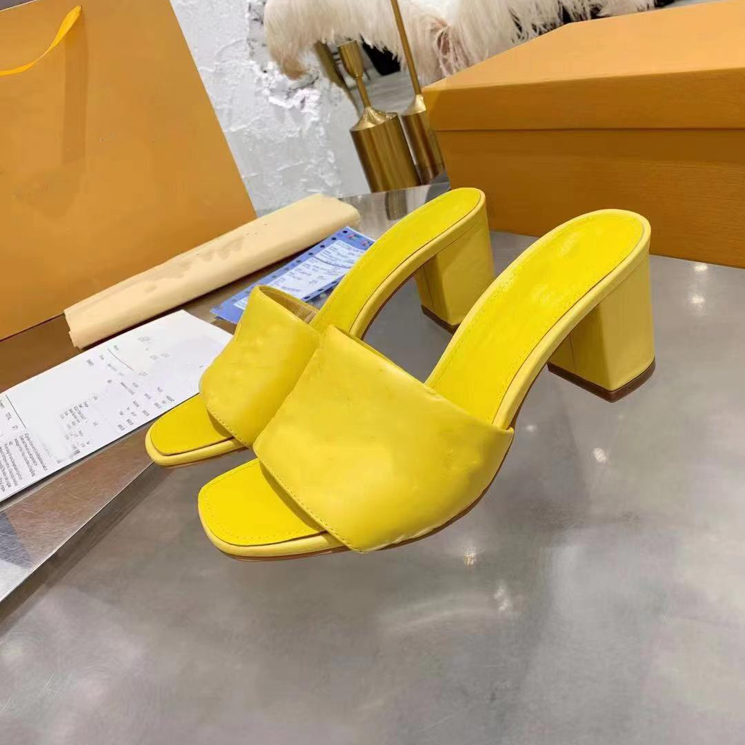 2023 Designer Slippers Women Sandals Versatile Classic Thick Heels Beach Party Lady Sandals Candy Color Sandals Summer Shoes
2023 Designer Slippers Women Sandals Versatile Classic Thick Heels Beach Party Lady Sandals Candy Color Sandals Summer Shoes