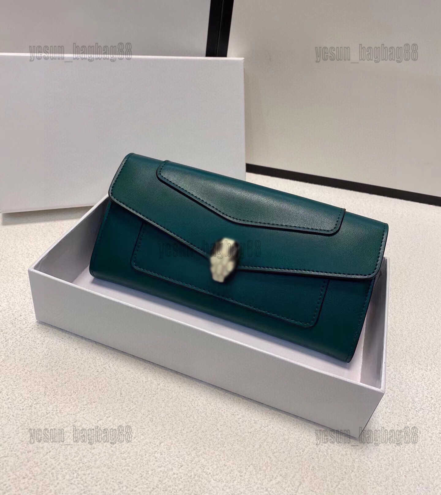 Luxury Designer Handbag bulgaris Classic Tote Bags Enamelled Snake Head Female High-capacity Pack Shoulder Lady Wallet Messenger Handbag 19x10
Luxury Designer Handbag bulgaris Classic Tote Bags Enamelled Snake Head Female High-capacity Pack Shoulder Lady Wallet Messenger Handbag 19x10