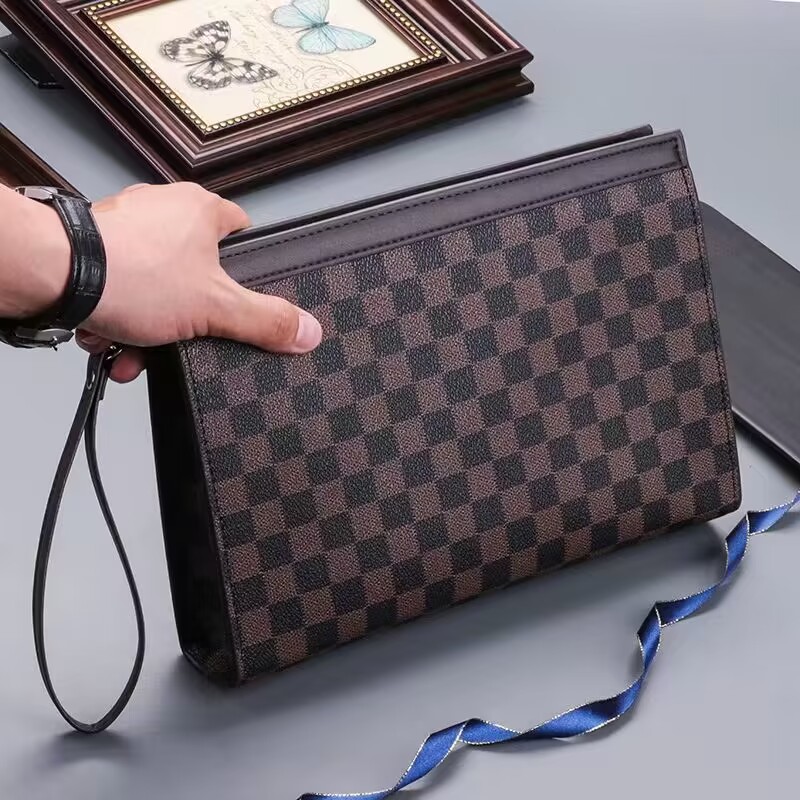 Top qualitys Hand bag Travel Toiletry Pouch 26cm Protection Makeup Clutch Men Women Leather Waterproof Cosmetic Bags For Womens bags
Top qualitys Hand bag Travel Toiletry Pouch 26cm Protection Makeup Clutch Men Women Leather Waterproof Cosmetic Bags For Womens bags