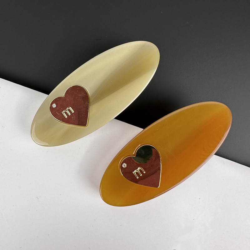 2022 M M Brand Letter Acrylic Hair Clips For Women Oval Heart Luxury Barrettes Hairpin Girl Hair Accessories Fashion Jewelry
2022 M M Brand Letter Acrylic Hair Clips For Women Oval Heart Luxury Barrettes Hairpin Girl Hair Accessories Fashion Jewelry