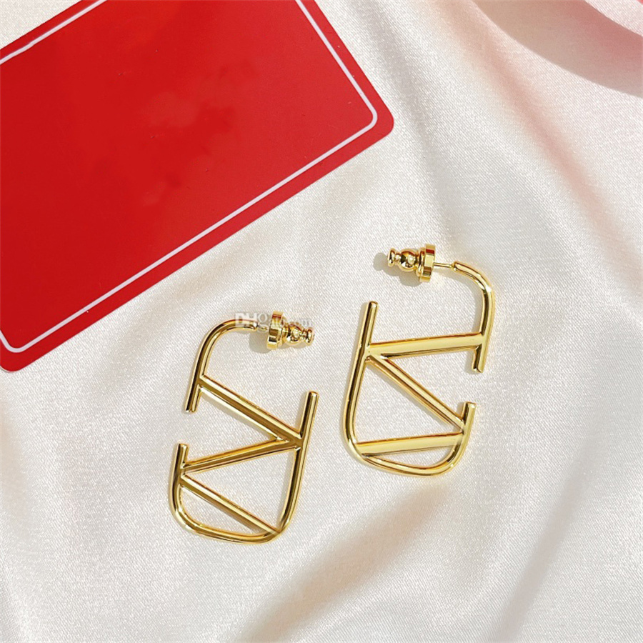 Designer Earring Letter VLogo Stud Earing Luxury Women Fashion Hoop Jewelry Metal Valentinoity Earring zxvzxvczc
Designer Earring Letter VLogo Stud Earing Luxury Women Fashion Hoop Jewelry Metal Valentinoity Earring zxvzxvczc