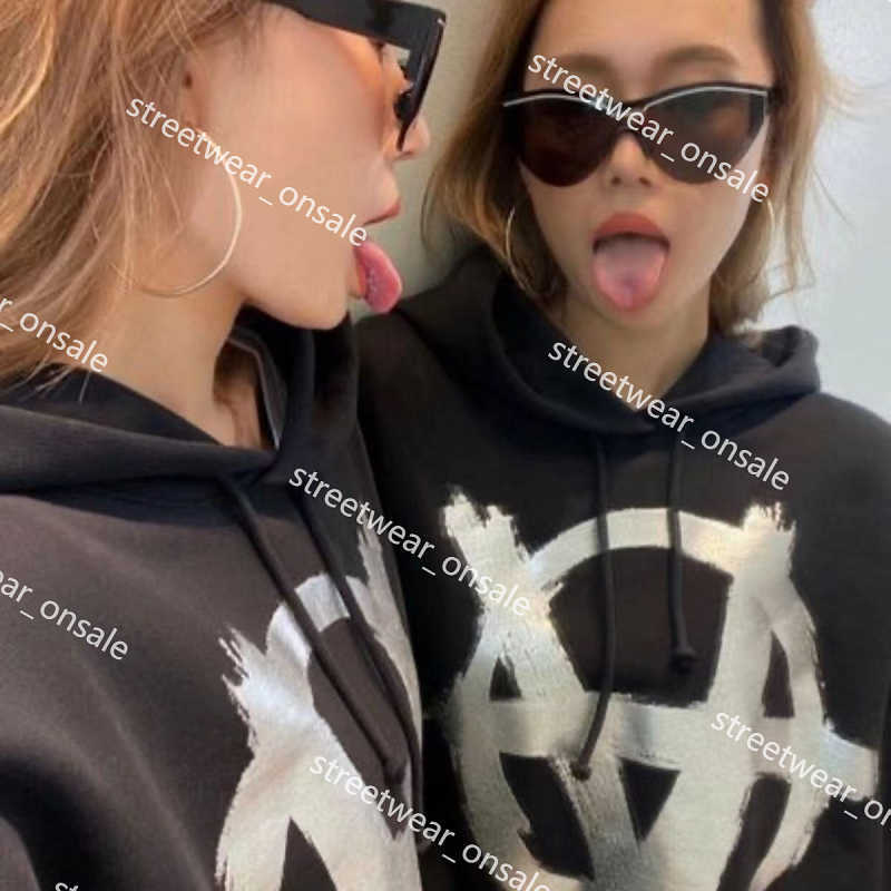 Vetements Hoodie Couple Classic Graffiti Anti-war Sanskrit Printing Hooded Sweatshirt High Street Hip Hop Hoodies Pullover Lovers Top Clothing 0077
Vetements Hoodie Couple Classic Graffiti Anti-war Sanskrit Printing Hooded Sweatshirt High Street Hip Hop Hoodies Pullover Lovers Top Clothing 0077