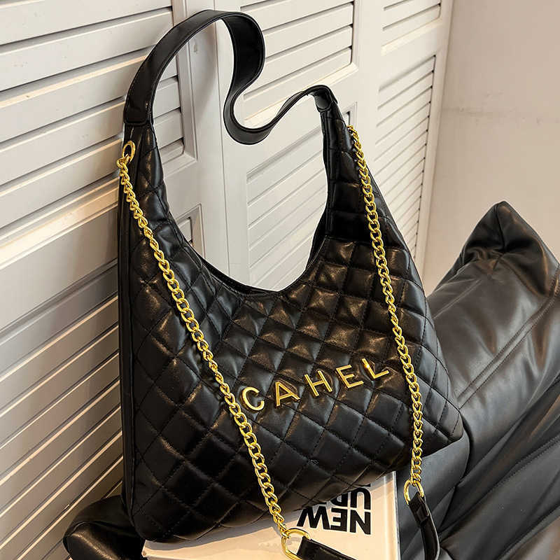 handbag 2023 handbag fashionable new shoulder bag Autumn and Fashion Texture One Shoulder Underarm Versatile Chain Straddle Tote Bag, Black5
handbag 2023 handbag fashionable new shoulder bag Autumn and Fashion Texture One Shoulder Underarm Versatile Chain Straddle Tote Bag, Black5
