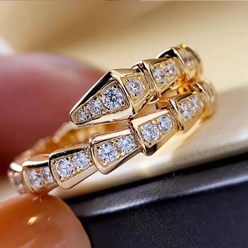 Classic fashion ring for men and women with the same ring width luxury open ring is not easy to deform Lady Agkistrodon polished bone full diamond pattern couple gift 
Classic fashion ring for men and women with the same ring width luxury open ring is not easy to deform Lady Agkistrodon polished bone full diamond pattern couple gift