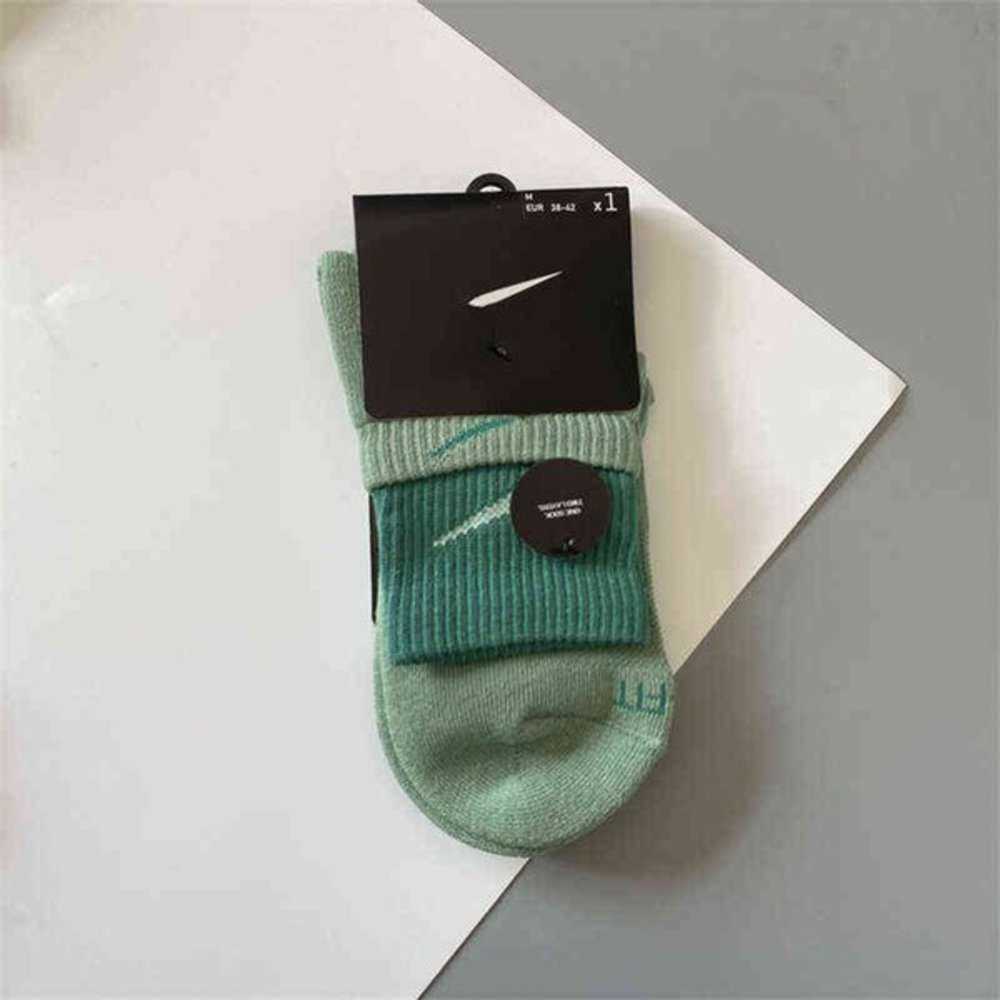 Classic Fashion Men Socks Hook Brand Color Stitched Men's Women's Long Tube Sports Training Sock Street Couple Middle Tubes Luxury Medium5rp9, Medium tube 2
Classic Fashion Men Socks Hook Brand Color Stitched Men's Women's Long Tube Sports Training Sock Street Couple Middle Tubes Luxury Medium5rp9, Medium tube 2