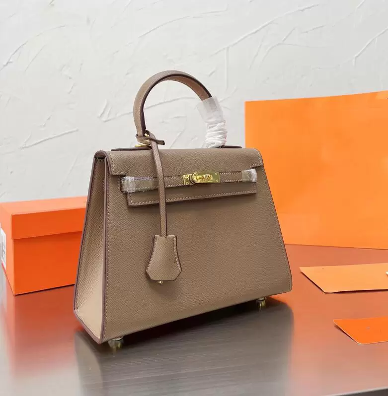 Top quality fashion designer Women's cowhide leather tote bag glamour high quality shoulder handbags strap With box size 20cm 25cm, 11
Top quality fashion designer Women's cowhide leather tote bag glamour high quality shoulder handbags strap With box size 20cm 25cm, 11