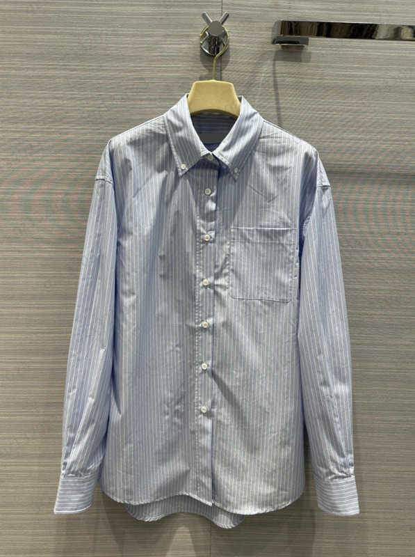 Pocket Blouses Shirts Back Applique Letters Embroidery Lapel Pocket Shirt Cuff Slit Cufflink Design Striped Cotton Tops Unisex Style Women Blouse 1970
Pocket Blouses Shirts Back Applique Letters Embroidery Lapel Pocket Shirt Cuff Slit Cufflink Design Striped Cotton Tops Unisex Style Women Blouse 1970