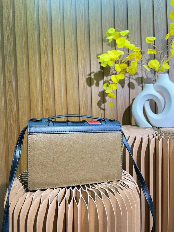 Men and Women Cross Body Bag Designer Crossbody Bags Fashion Shoulder Bag Luxury Messenger Bag Lletter Flower Printed Black Cow Leather Canvas Material Purse, Brown
Men and Women Cross Body Bag Designer Crossbody Bags Fashion Shoulder Bag Luxury Messenger Bag Lletter Flower Printed Black Cow Leather Canvas Material Purse, Brown