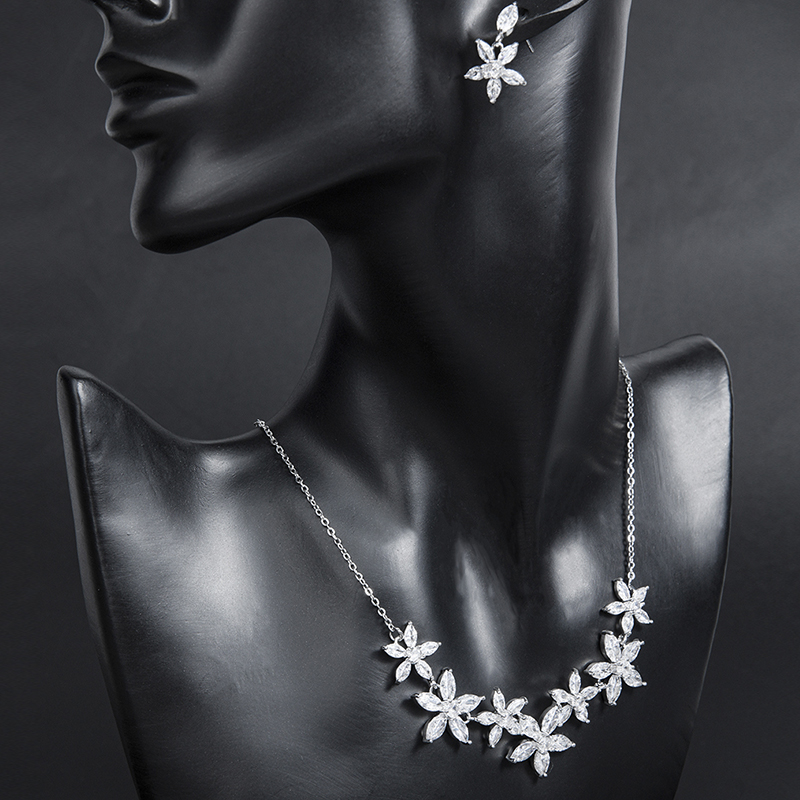 Crystal Flower Bridal Jewelry Set Silver Color Earrings Necklace Set for Women Wedding Party Gift Jewelry Accessories
Crystal Flower Bridal Jewelry Set Silver Color Earrings Necklace Set for Women Wedding Party Gift Jewelry Accessories