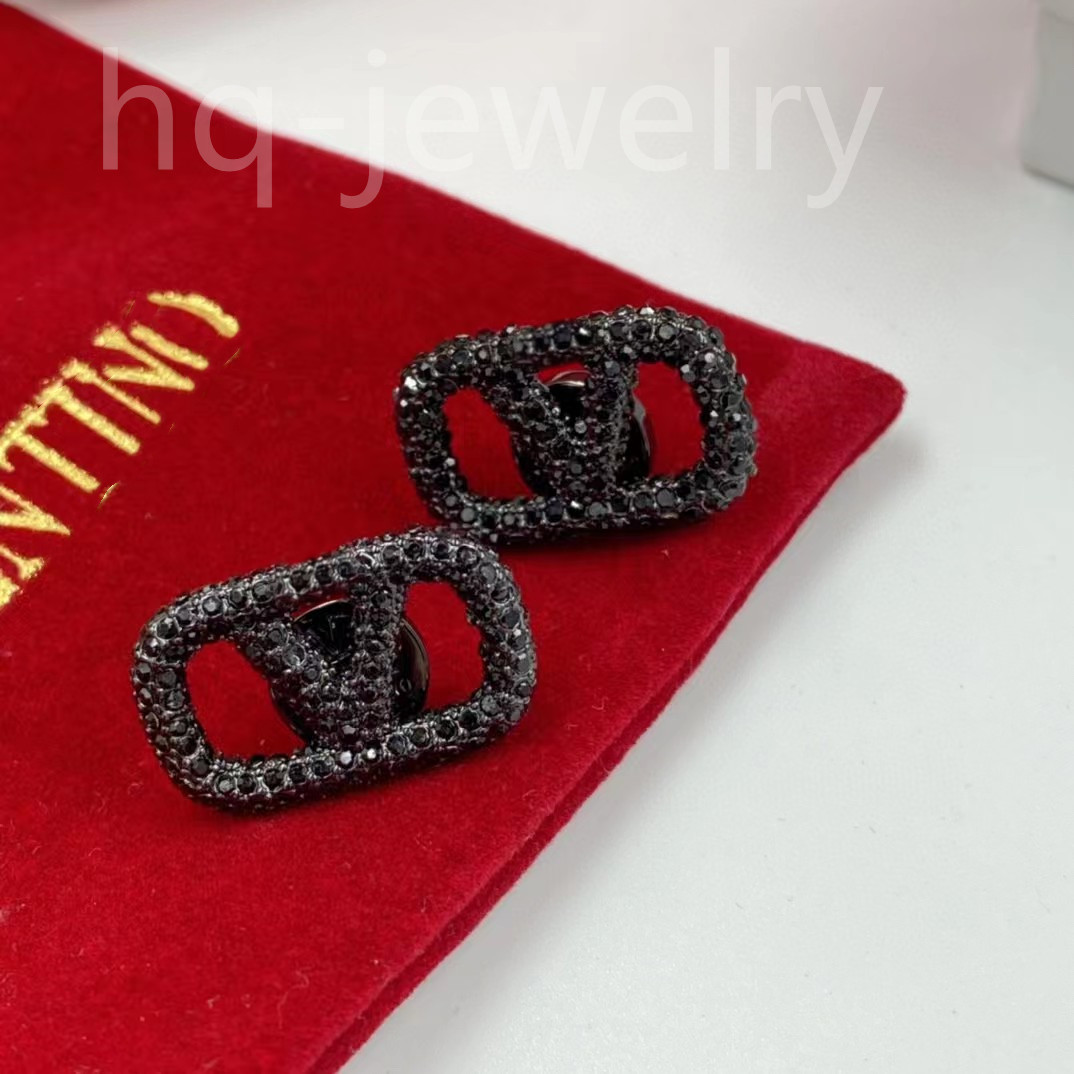 2023 earrings designer for women stud luxury gold heart shape pearl crystal gold double V letter 925s silver jewelry classic 8888
2023 earrings designer for women stud luxury gold heart shape pearl crystal gold double V letter 925s silver jewelry classic 8888
