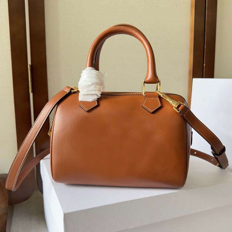 Small Boston Cuir Triomphe Smooth Leather Brown Totes Handbag Luxury Designer Shoulder Crossbody Bags Zipped Closure Purse 2023, Black
Small Boston Cuir Triomphe Smooth Leather Brown Totes Handbag Luxury Designer Shoulder Crossbody Bags Zipped Closure Purse 2023, Black