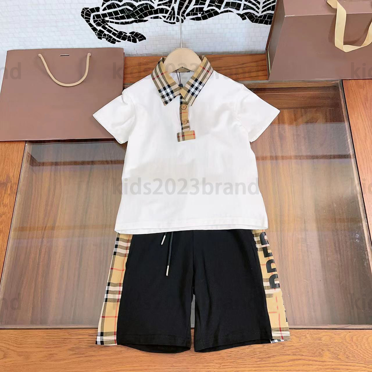 23SS luxury children clothing sets designer Cotton polo T-shirt denim shorts summer boys tracksuits t shirts with shorts high end childrens sports t-shirts, 9#
23SS luxury children clothing sets designer Cotton polo T-shirt denim shorts summer boys tracksuits t shirts with shorts high end childrens sports t-shirts, 9#