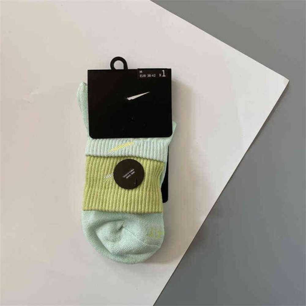 Classic Fashion Men Socks Hook Brand Color Stitched Men's Women's Long Tube Sports Training Sock Street Couple Middle Tubes Luxury Mediumh05w, Long tube 1
Classic Fashion Men Socks Hook Brand Color Stitched Men's Women's Long Tube Sports Training Sock Street Couple Middle Tubes Luxury Mediumh05w, Long tube 1