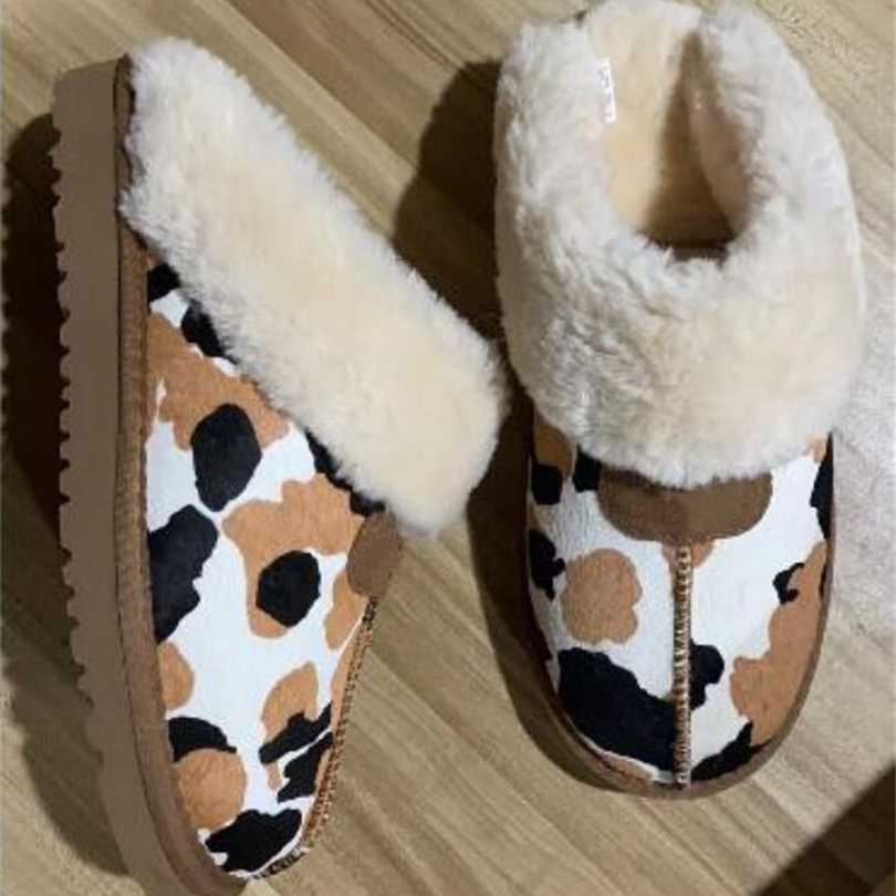 Men Women Flower Leather Slippers Shoes Women's Children Winter Cotton Shoe boots, Black
Men Women Flower Leather Slippers Shoes Women's Children Winter Cotton Shoe boots, Black