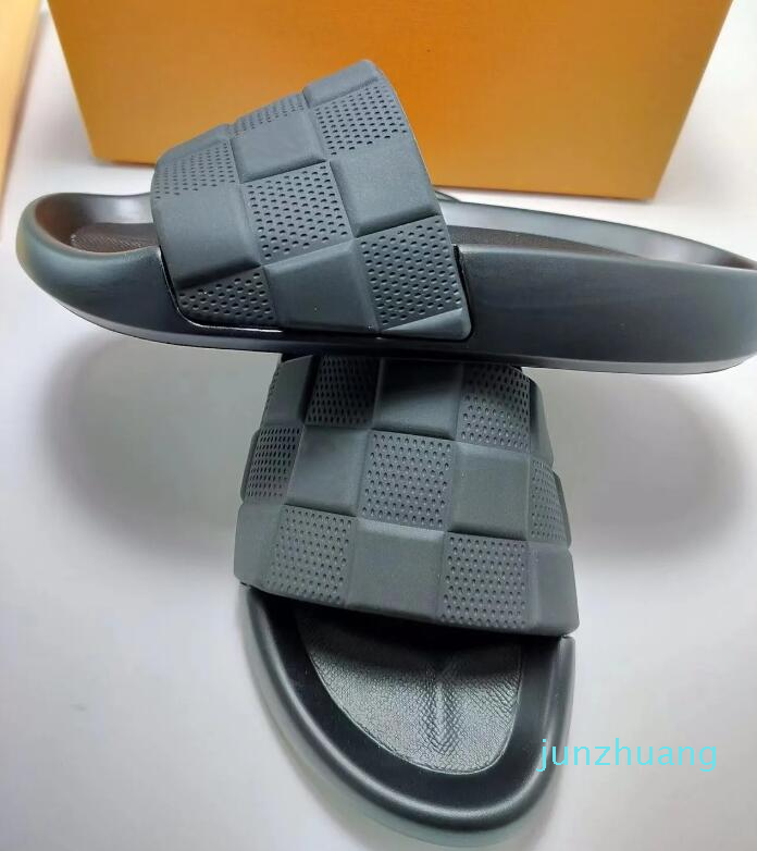 4 Colors Waterfront Slippers Women Men Fashion Slides Designer Shoes 26 Classic Rubber Flat Sandals Beach Flip Flop Mule, Black flower
4 Colors Waterfront Slippers Women Men Fashion Slides Designer Shoes 26 Classic Rubber Flat Sandals Beach Flip Flop Mule, Black flower
