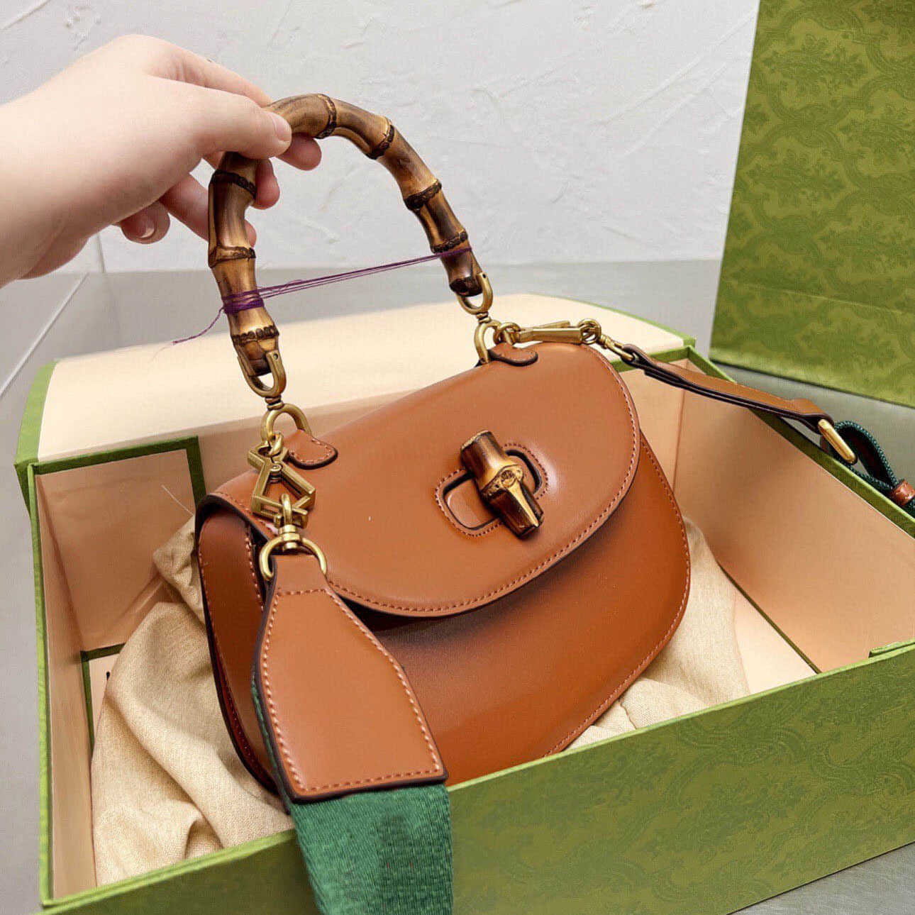 Designers Luxurys Women Totes Bamboo Small Top Handle Bag 100% Genuine Leather 1-1 Handle Bag Lady Crossbody Shouler Purses, 2 genuine leather 1&1
Designers Luxurys Women Totes Bamboo Small Top Handle Bag 100% Genuine Leather 1-1 Handle Bag Lady Crossbody Shouler Purses, 2 genuine leather 1&1