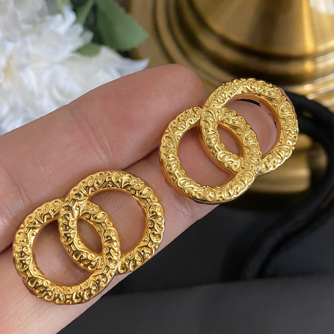 2023 gold Stud earrings for lady Women Party Wedding Lovers gift engagement Jewelry Bride
2023 gold Stud earrings for lady Women Party Wedding Lovers gift engagement Jewelry Bride