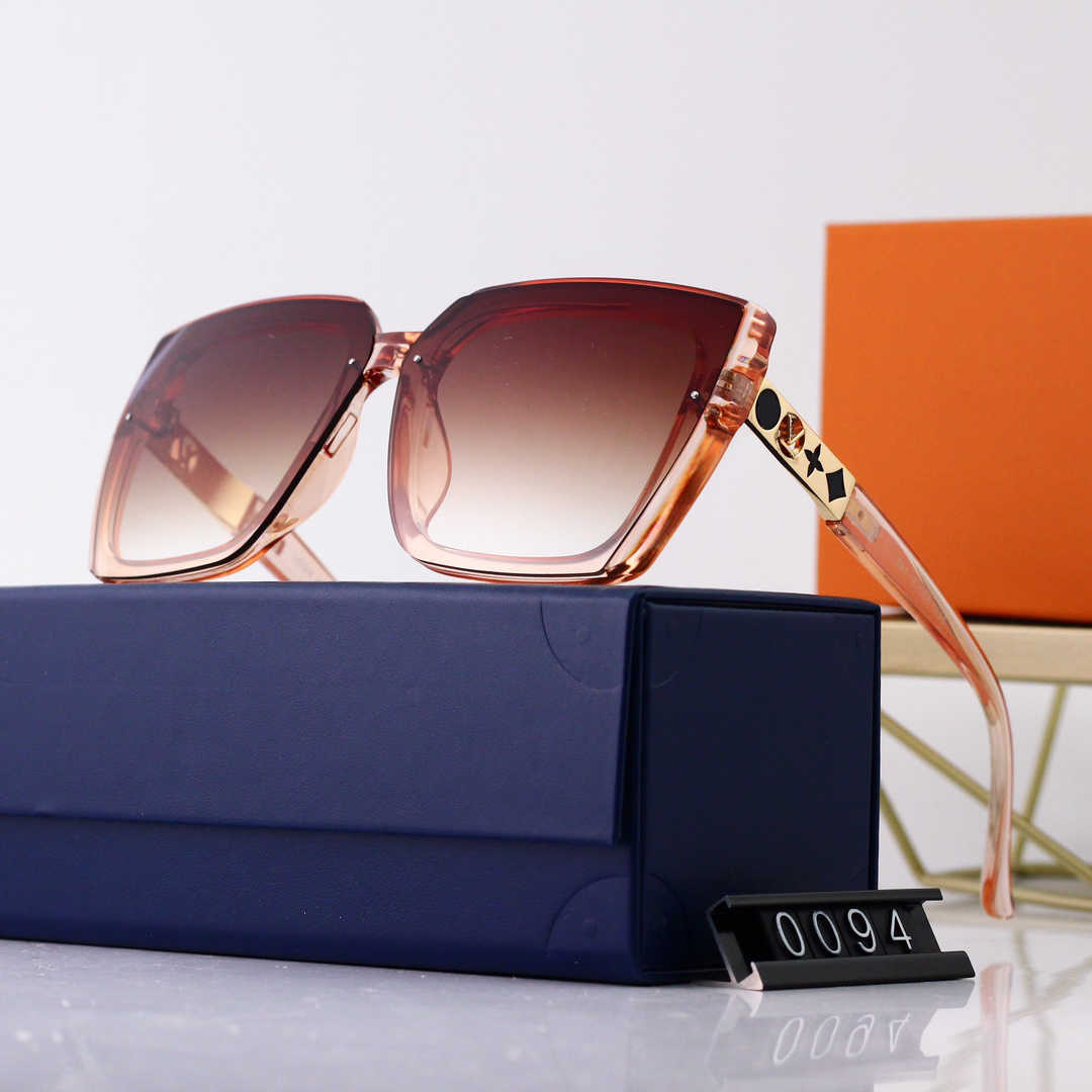Designer Brand Sun Glasses man women eyewear sunglasses Goggle Beach Driving Top Quality Luxury gold 7 Color Optional Adumbral UV400 box
Designer Brand Sun Glasses man women eyewear sunglasses Goggle Beach Driving Top Quality Luxury gold 7 Color Optional Adumbral UV400 box