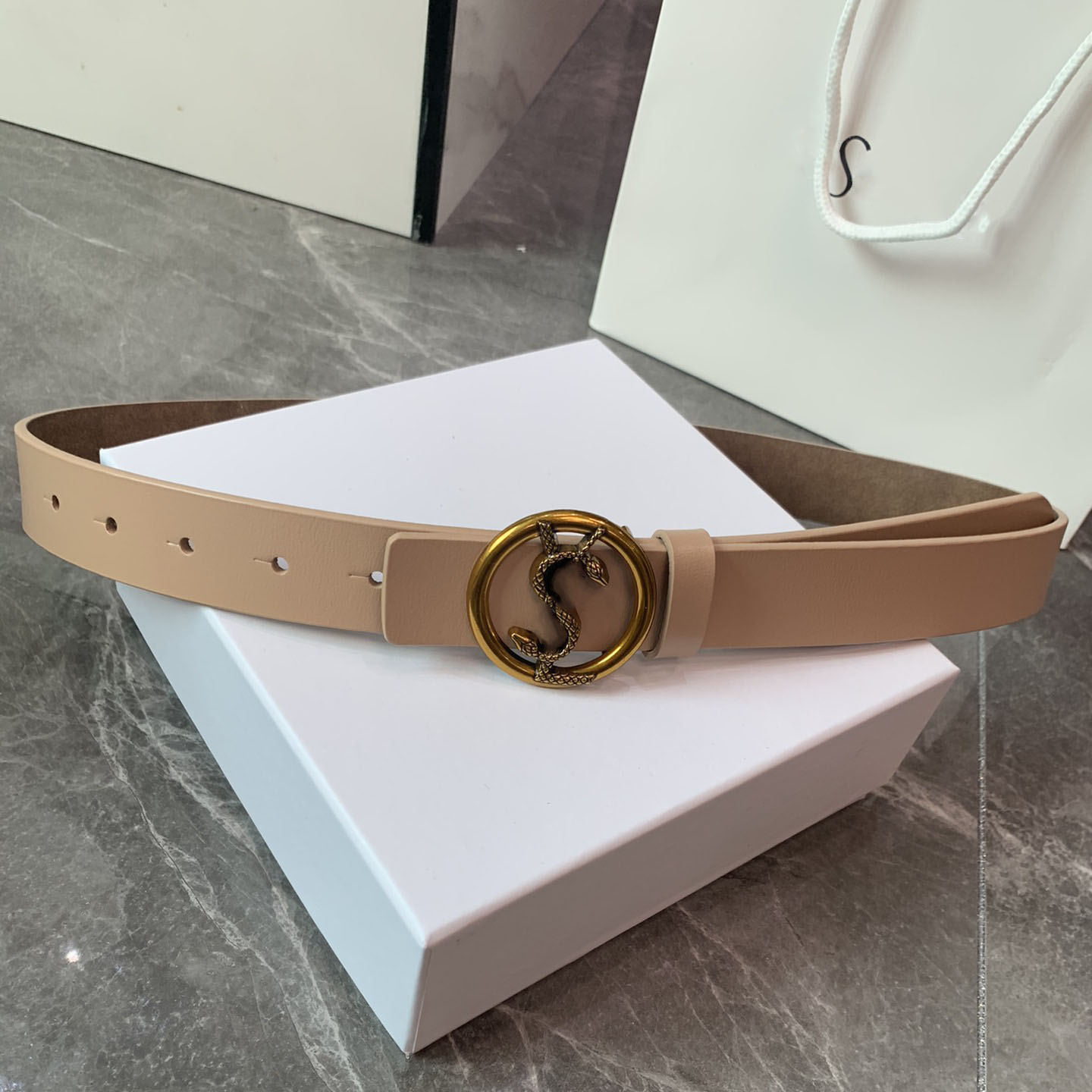 Luxurys women belts designers belt men and women fashion leisure gold Round buckle luxury trend 8 colors waistband, 2.8cm wide
Luxurys women belts designers belt men and women fashion leisure gold Round buckle luxury trend 8 colors waistband, 2.8cm wide