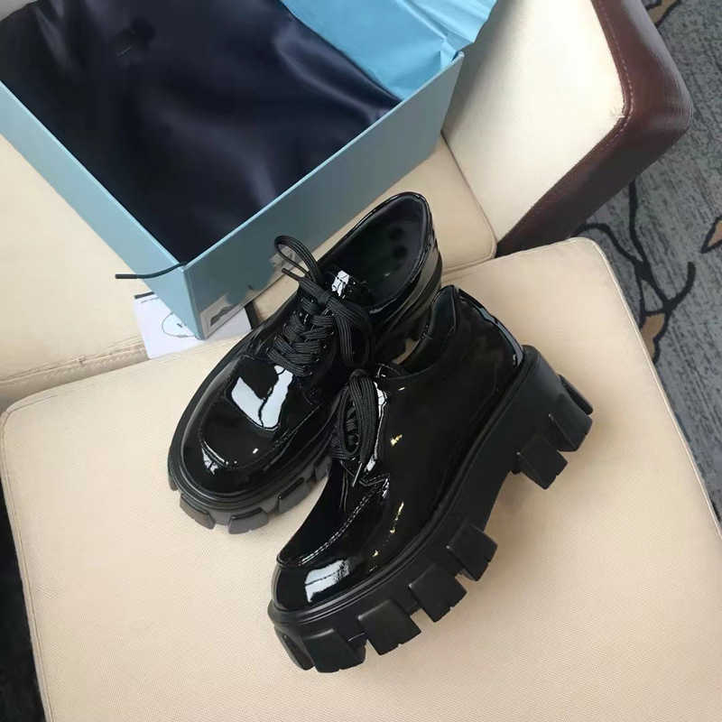 Designer Shoes version Wen's same p black gear thick soled muffin women's single high British style small shoes
Designer Shoes version Wen's same p black gear thick soled muffin women's single high British style small shoes