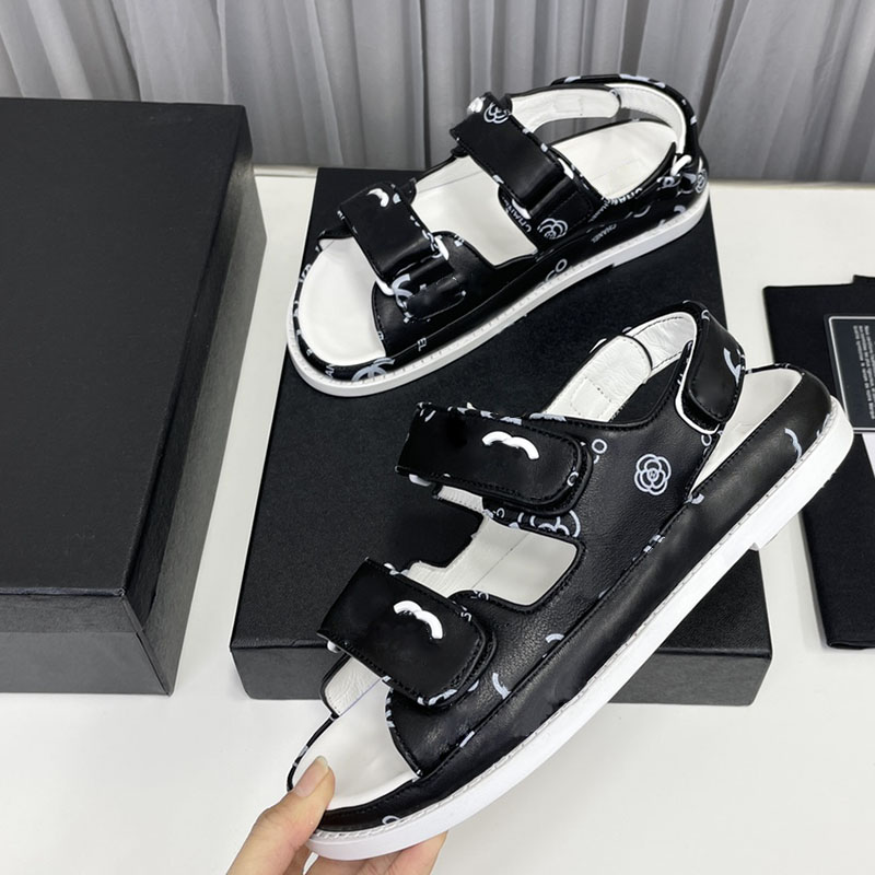 Classic Womens Sandals Cowhide With Bownot Printed Letters Adjustable Slippers 22ss Designer Beach Shoes Retro Slides Outdoor Casual Shoe Large Siez 41
Classic Womens Sandals Cowhide With Bownot Printed Letters Adjustable Slippers 22ss Designer Beach Shoes Retro Slides Outdoor Casual Shoe Large Siez 41