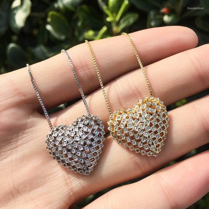 Pendant Necklaces Luxury Dazzling White Zircon Heart Necklace Women's Hip Hop Gold Color Chain Charm Clavicle Jewelry Gifts
Pendant Necklaces Luxury Dazzling White Zircon Heart Necklace Women's Hip Hop Gold Color Chain Charm Clavicle Jewelry Gifts