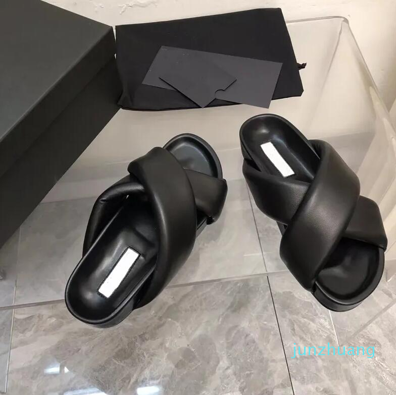 2023 Designer luxury pure color Breads leather slippers classic womens Black white pink Slides beach sandal Flat Flip Flops Slide Ladies Sandals sexy Sandals Shoe 33
2023 Designer luxury pure color Breads leather slippers classic womens Black white pink Slides beach sandal Flat Flip Flops Slide Ladies Sandals sexy Sandals Shoe 33