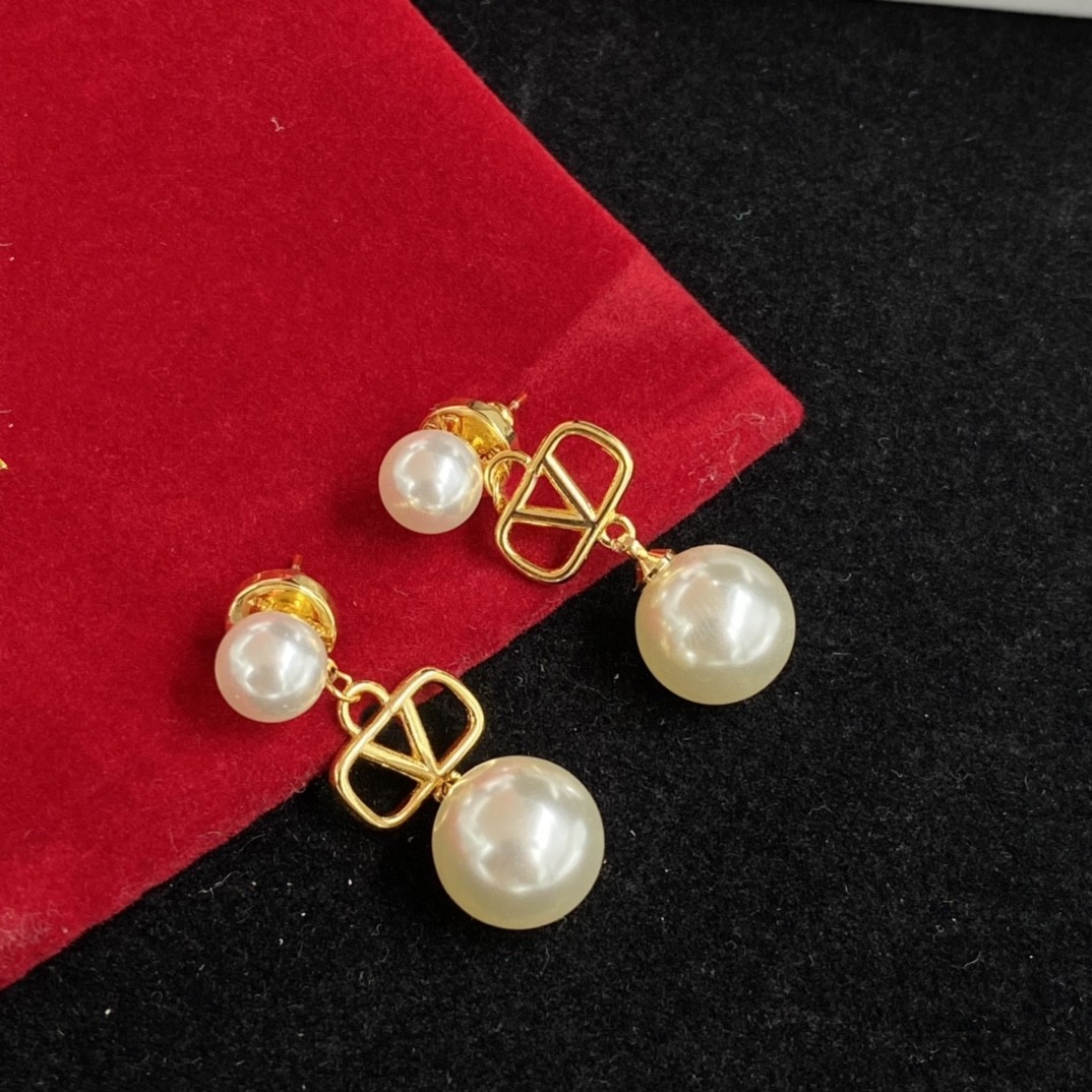 2023 earrings designer women's studs luxury gold double V-shaped jewelry classic wedding gift for newlyweds
2023 earrings designer women's studs luxury gold double V-shaped jewelry classic wedding gift for newlyweds