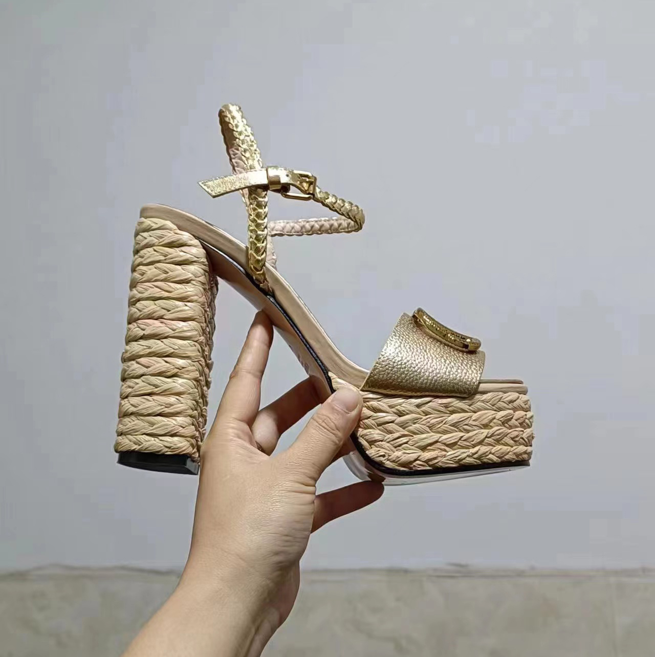 Womens high heeled sandals designer high quality buckle woven Lafite grass shoes cow leather 13CM heel thick platform sandals factory shoes, Black
Womens high heeled sandals designer high quality buckle woven Lafite grass shoes cow leather 13CM heel thick platform sandals factory shoes, Black
