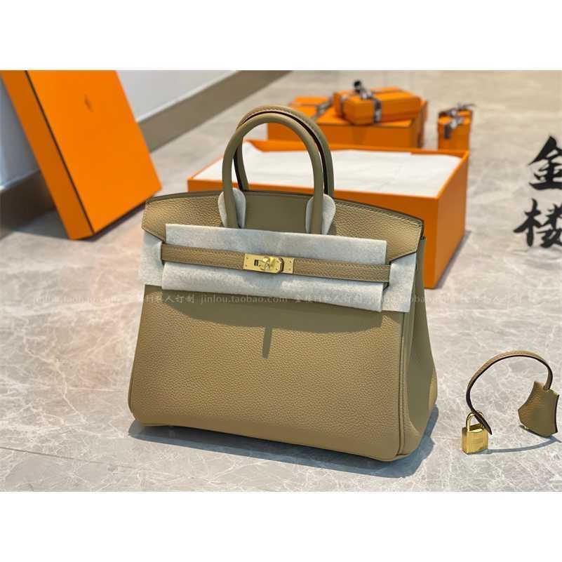 Designer Birkins Handbag Style Director's Sewing Bag 25cm4b Biscuit Togo Leather Gold Buckle Very Elegant zc, 4b biscuit color
Designer Birkins Handbag Style Director's Sewing Bag 25cm4b Biscuit Togo Leather Gold Buckle Very Elegant zc, 4b biscuit color