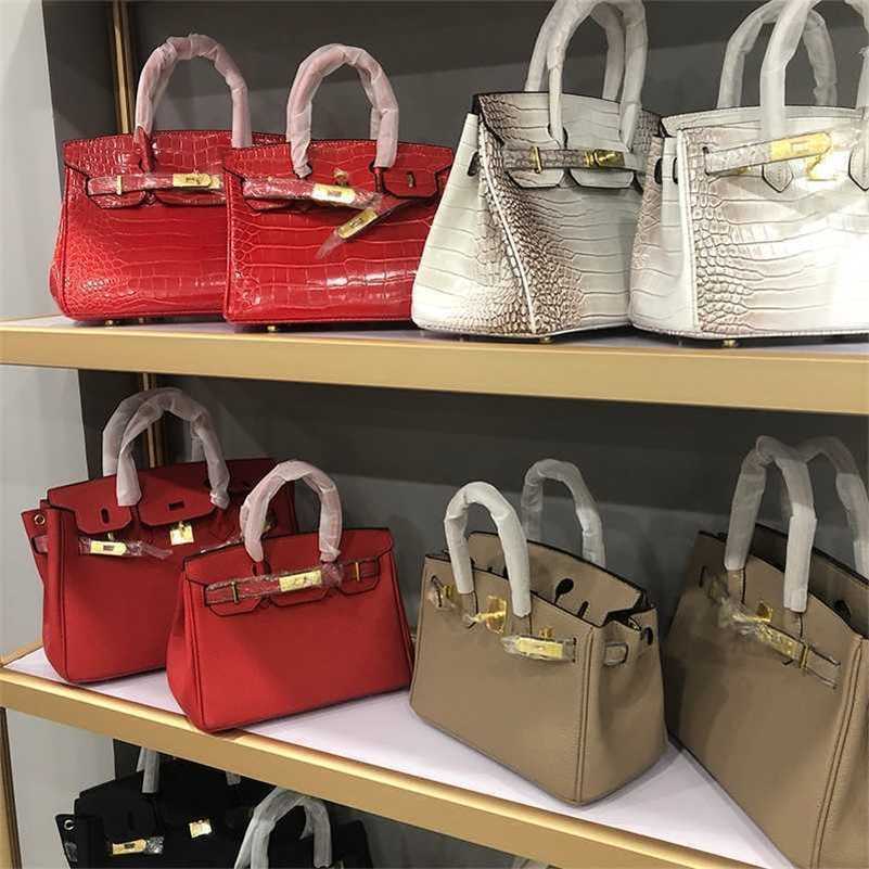 Designer Handbag Birkins Wedding Bride Bag Large Capacity Women's Simple One Shoulder Handbag Crocodile Pattern Bag 30 zc, Crocodile red trumpet
Designer Handbag Birkins Wedding Bride Bag Large Capacity Women's Simple One Shoulder Handbag Crocodile Pattern Bag 30 zc, Crocodile red trumpet