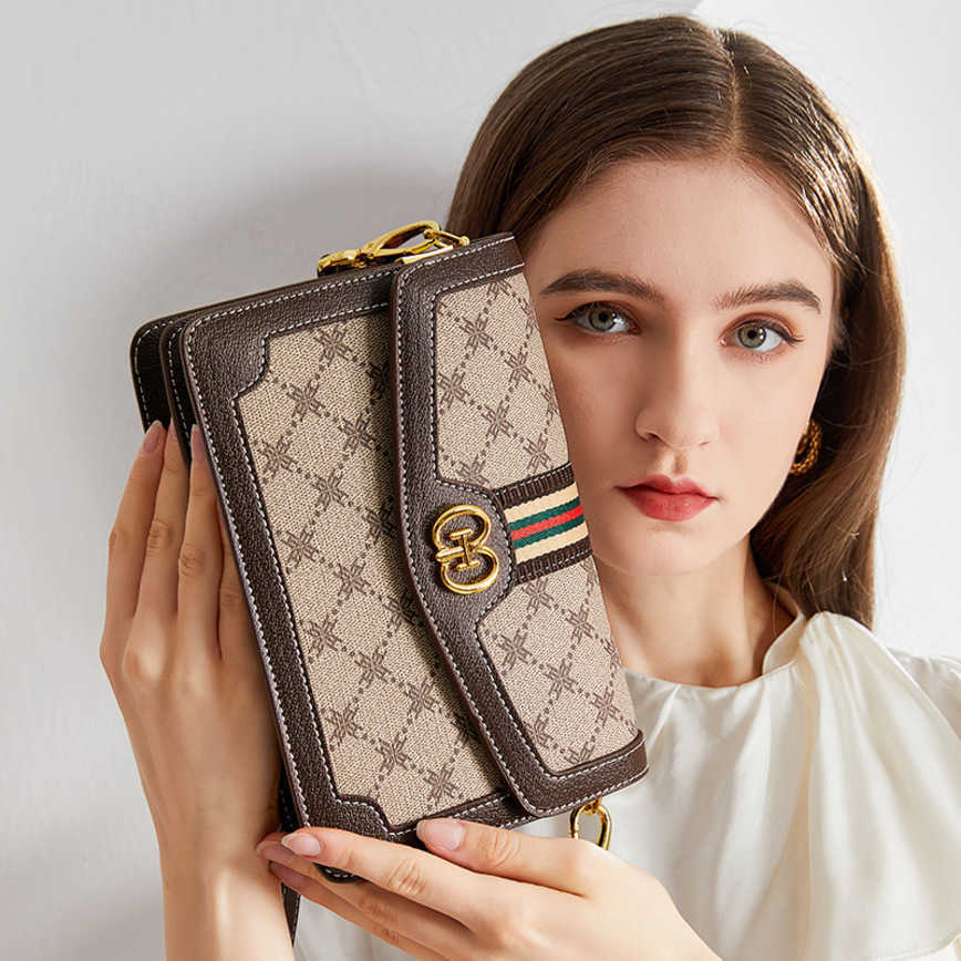 2023 Women Bags Factory Handbags 55%off Women's Crossbody Versatile Small Square Shoulder Bag Women Designer Luxury Shoulder Handbags, Coffee with khaki
2023 Women Bags Factory Handbags 55%off Women's Crossbody Versatile Small Square Shoulder Bag Women Designer Luxury Shoulder Handbags, Coffee with khaki