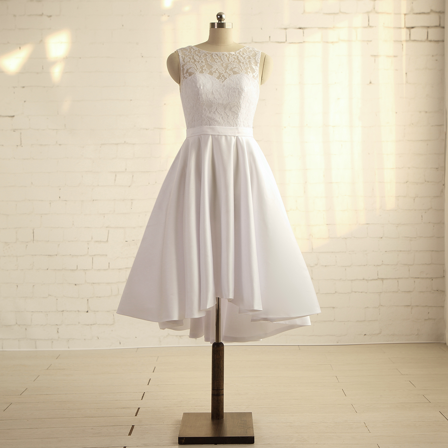 Party Dresses Ivory Lace Satin Sleeveless ALine KneeLength Mother Of The Bride Custom Made 230221