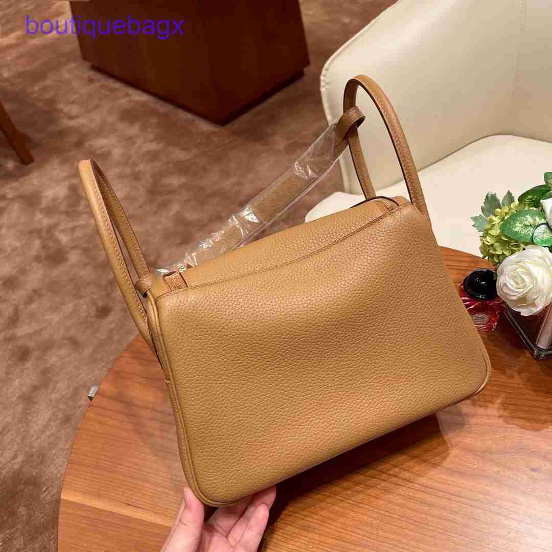 Authentic merchandise Genuine Lindi Bags H ermes for sale High quality handmade original cowhide 26 classic shoulder bag hand pillowHave Real Logo, Biscuit silver buckle
Authentic merchandise Genuine Lindi Bags H ermes for sale High quality handmade original cowhide 26 classic shoulder bag hand pillowHave Real Logo, Biscuit silver buckle