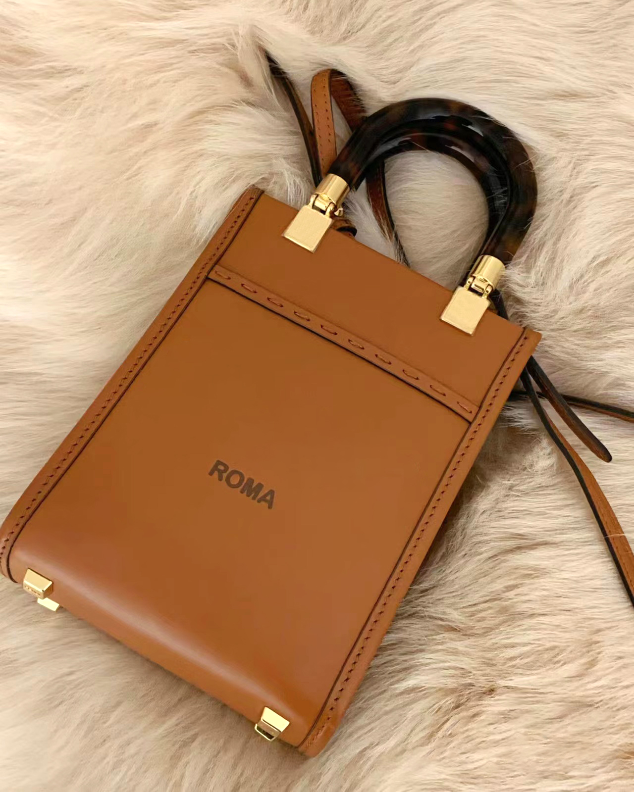fashion Totes Small Cross Body Luxury Designer fendace clutch bag men handbags Leather Shoulder strap glass handle sunshine Roma womens travel Bags basket pochette, Blue
fashion Totes Small Cross Body Luxury Designer fendace clutch bag men handbags Leather Shoulder strap glass handle sunshine Roma womens travel Bags basket pochette, Blue