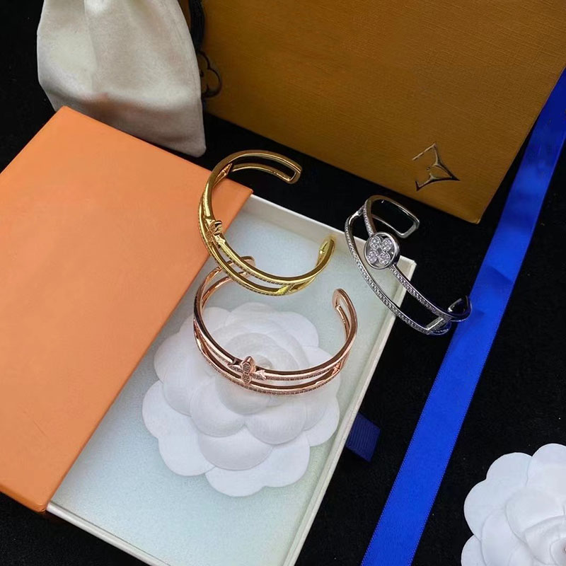 Luxury L Brand Clover Designer bangle bracelets Womens Wrist 18K gold silver shining crystal diamond bangles bracelet official jewelry box packing
Luxury L Brand Clover Designer bangle bracelets Womens Wrist 18K gold silver shining crystal diamond bangles bracelet official jewelry box packing