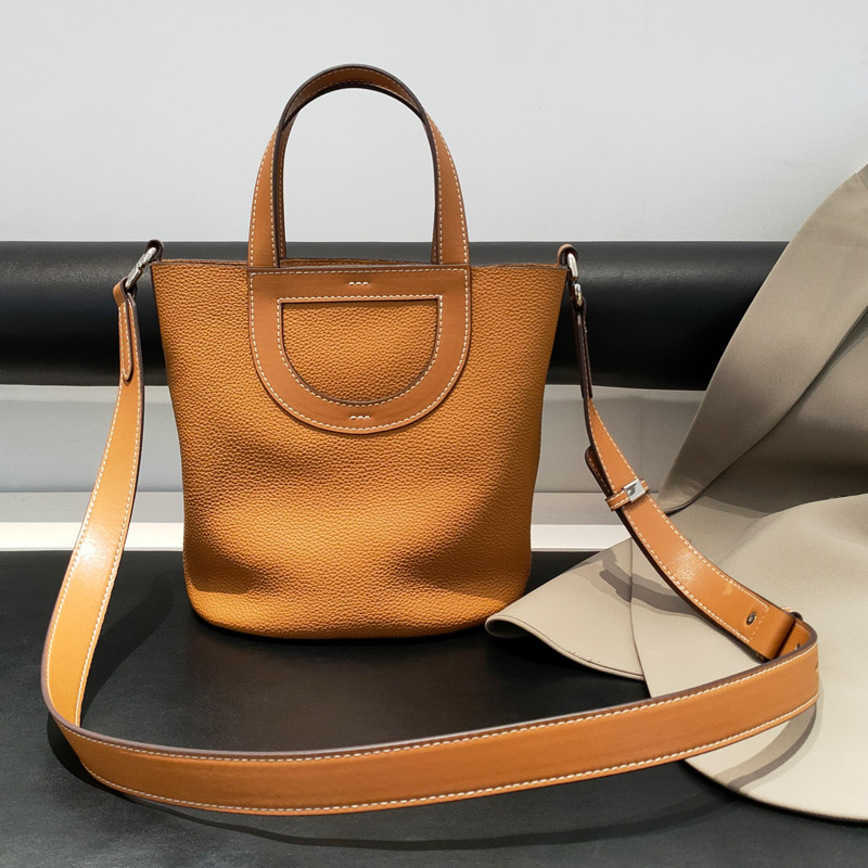 2023 Women Bags Factory Handbags 55%off single shoulder hand female leather bag Designer Luxury Shoulder Handbags, Black4
2023 Women Bags Factory Handbags 55%off single shoulder hand female leather bag Designer Luxury Shoulder Handbags, Black4