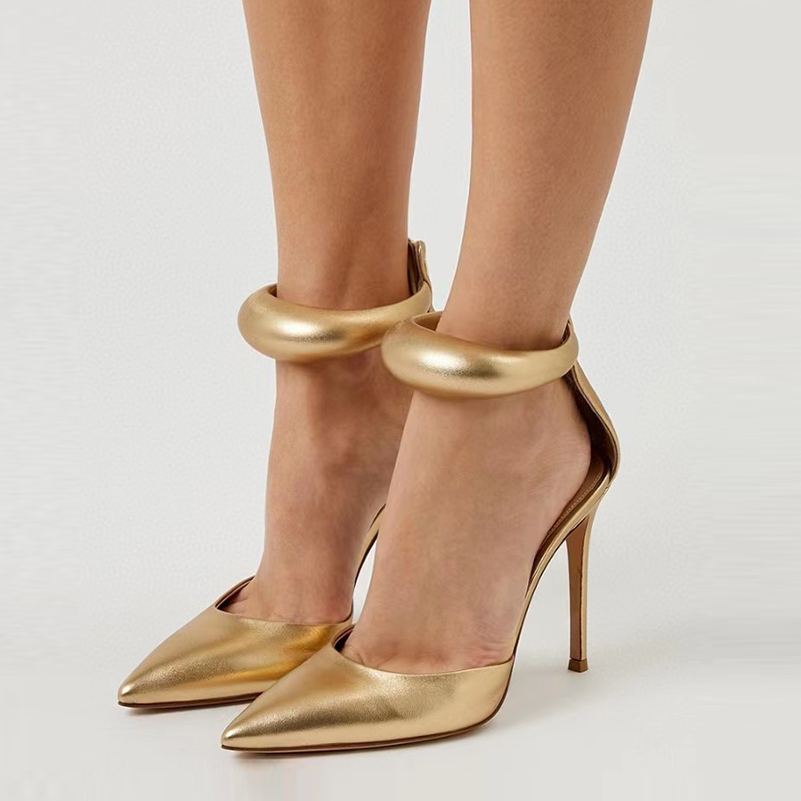 Gianvito Rossi sandals Metal filled ankle strap gold stiletto heels Evening shoes 10.5cm Pointed ToesLuxury Designer back zipper dress shoes women's formal shoes, Brown
Gianvito Rossi sandals Metal filled ankle strap gold stiletto heels Evening shoes 10.5cm Pointed ToesLuxury Designer back zipper dress shoes women's formal shoes, Brown