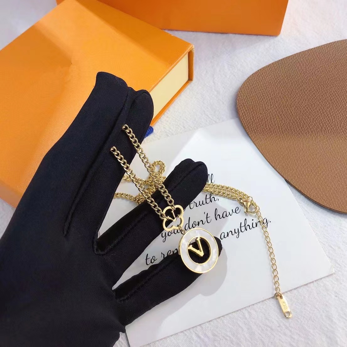 Fashionable 18K Gold Plated Stainless Steel Necklaces Choker Flower Letter Pendant Statement Fashion Womens Necklace Wedding Jewelry Accessories X279
Fashionable 18K Gold Plated Stainless Steel Necklaces Choker Flower Letter Pendant Statement Fashion Womens Necklace Wedding Jewelry Accessories X279