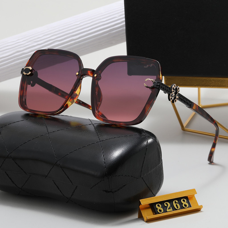 Luxury Eyeglasses Sunglasses For Man Woman Unisex Designer Goggle Beach Sun Glasses Retro Frame Luxury Design UV400 Top Quality With Box 8268
Luxury Eyeglasses Sunglasses For Man Woman Unisex Designer Goggle Beach Sun Glasses Retro Frame Luxury Design UV400 Top Quality With Box 8268