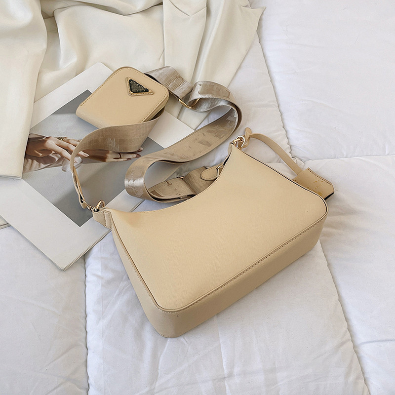 Brand Day Packs New nylon triangle bag women Wide shoulder strap Triangle lock earphone bags clutch 24x16x6cm, Khaki 7401
Brand Day Packs New nylon triangle bag women Wide shoulder strap Triangle lock earphone bags clutch 24x16x6cm, Khaki 7401