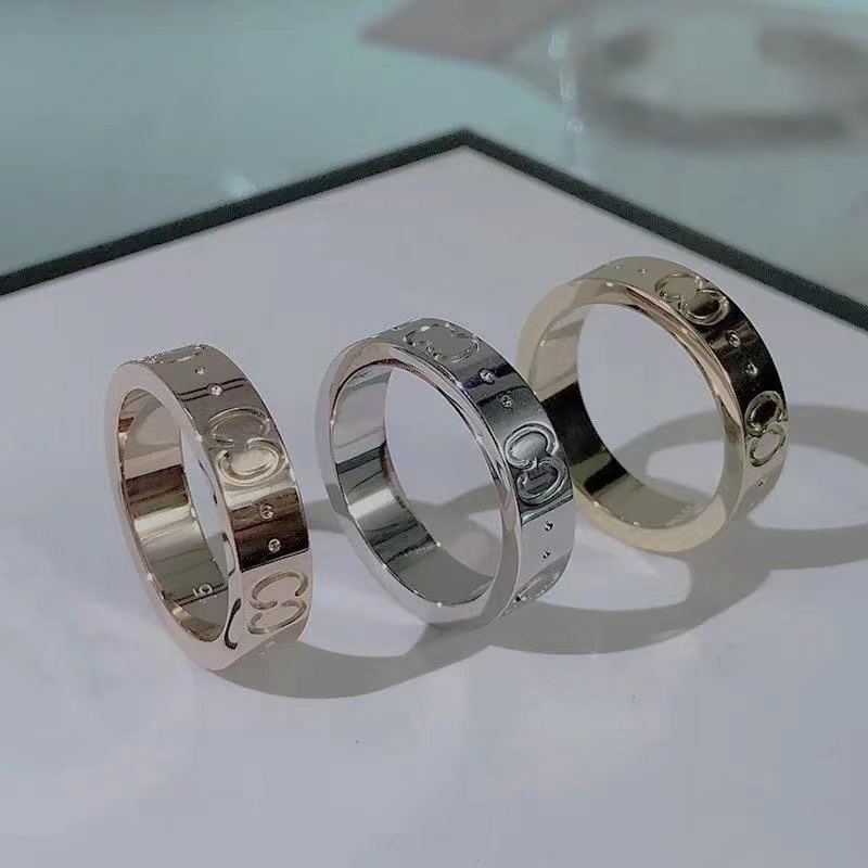 Luxurys Designers Band Rings Fashion Men Women Titanium Steel Engraved Letter Pattern Lovers Jewelry Narrow Ring Size
Luxurys Designers Band Rings Fashion Men Women Titanium Steel Engraved Letter Pattern Lovers Jewelry Narrow Ring Size