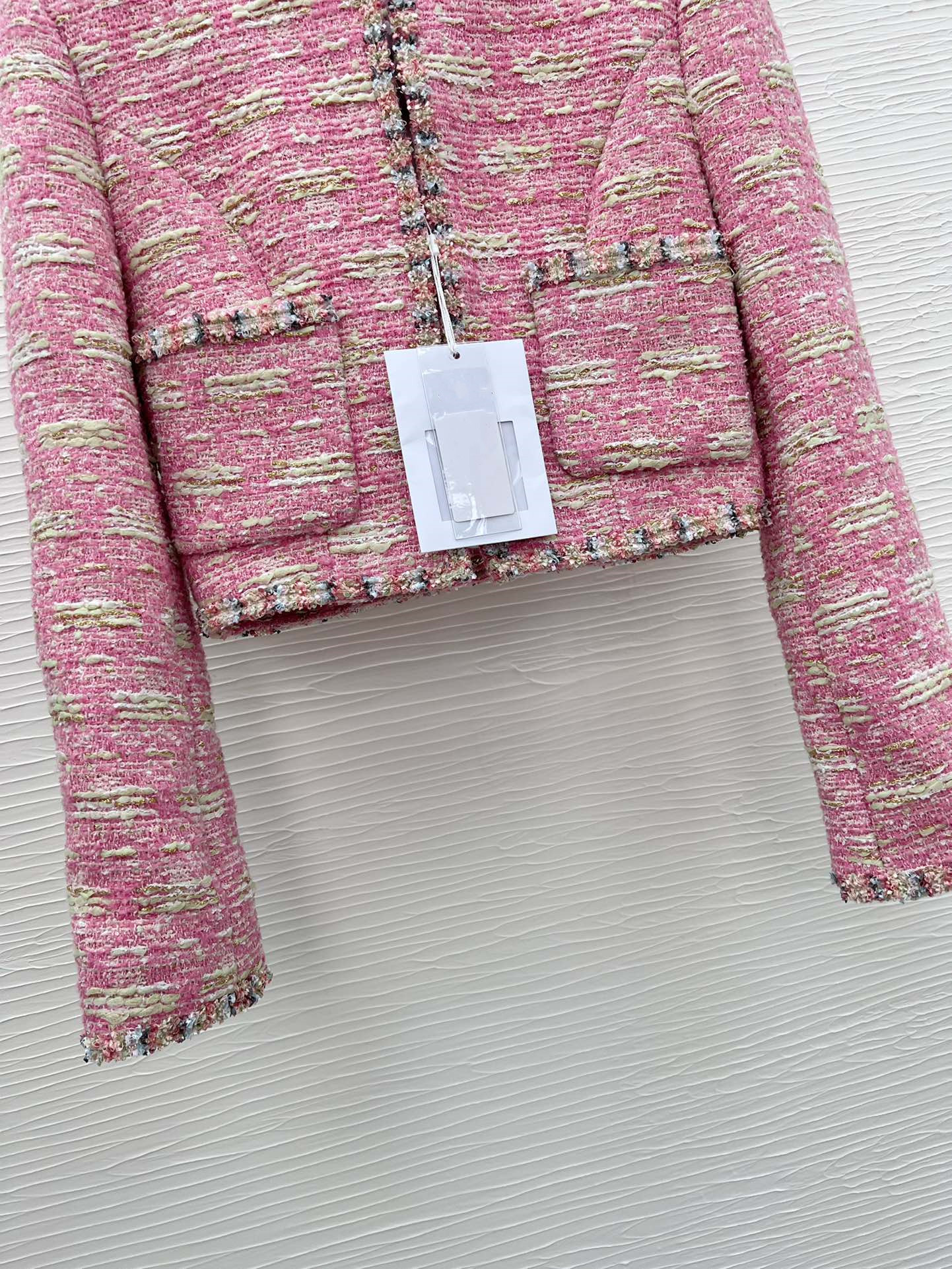 Chan home New 2023 spring Women' brand jacket OOTD Fashion high-end autumn winter Chains LOGO tweed coat Leisure Spring Coats cardigan Valentine' day birthday Gift, Pink
Chan home New 2023 spring Women' brand jacket OOTD Fashion high-end autumn winter Chains LOGO tweed coat Leisure Spring Coats cardigan Valentine' day birthday Gift, Pink