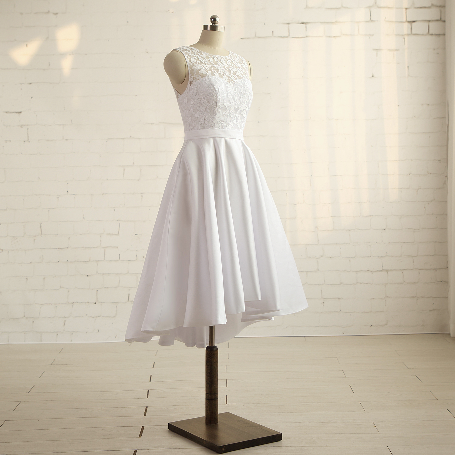 Party Dresses Ivory Lace Satin Sleeveless ALine KneeLength Mother Of The Bride Custom Made 230221