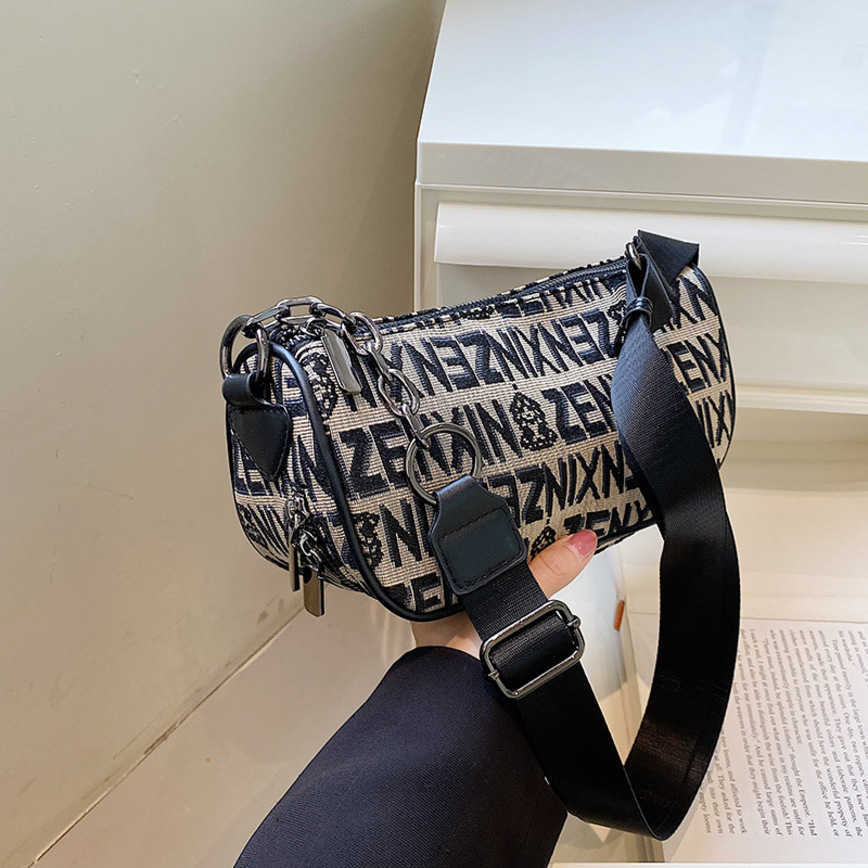 2023 Women Bags Factory Handbags 55%off popular portable women's versatile one-shoulder messenger bag Designer Luxury Shoulder Handbags, Black4
2023 Women Bags Factory Handbags 55%off popular portable women's versatile one-shoulder messenger bag Designer Luxury Shoulder Handbags, Black4