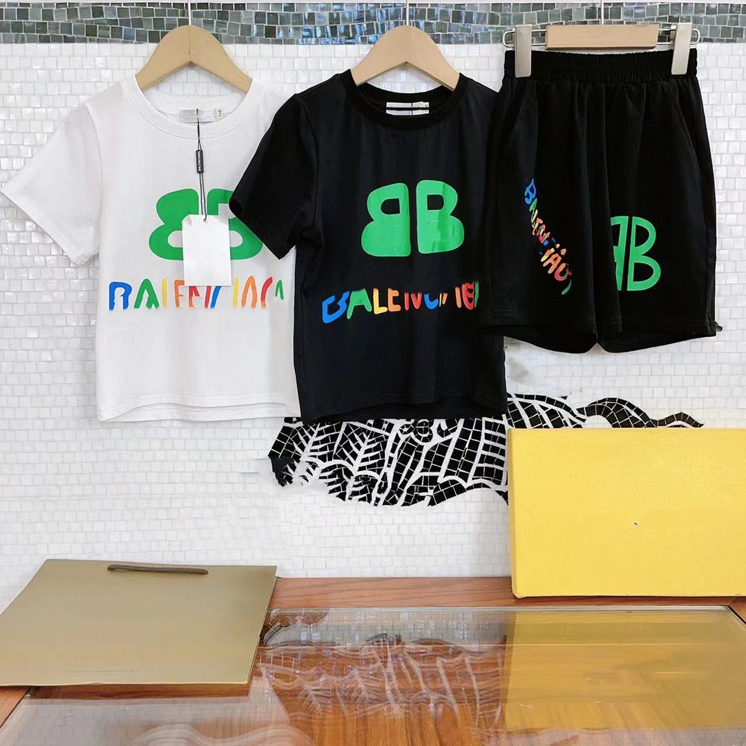 luxury kid sets toddler t shirt 2pics children clothing kids designer tshirt baby set for boys girls tracksuits Short Sleeve suits new summer Colored letters, White
luxury kid sets toddler t shirt 2pics children clothing kids designer tshirt baby set for boys girls tracksuits Short Sleeve suits new summer Colored letters, White